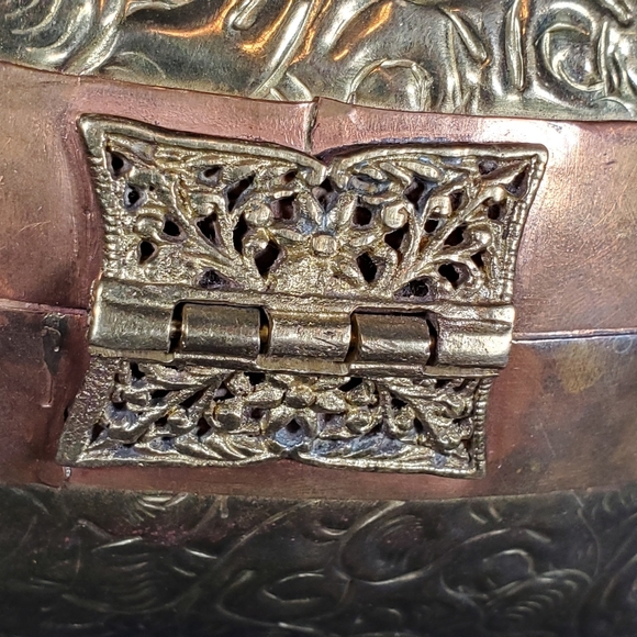 60's Brass and Copper Pillow Purse - Picture 4 of 8